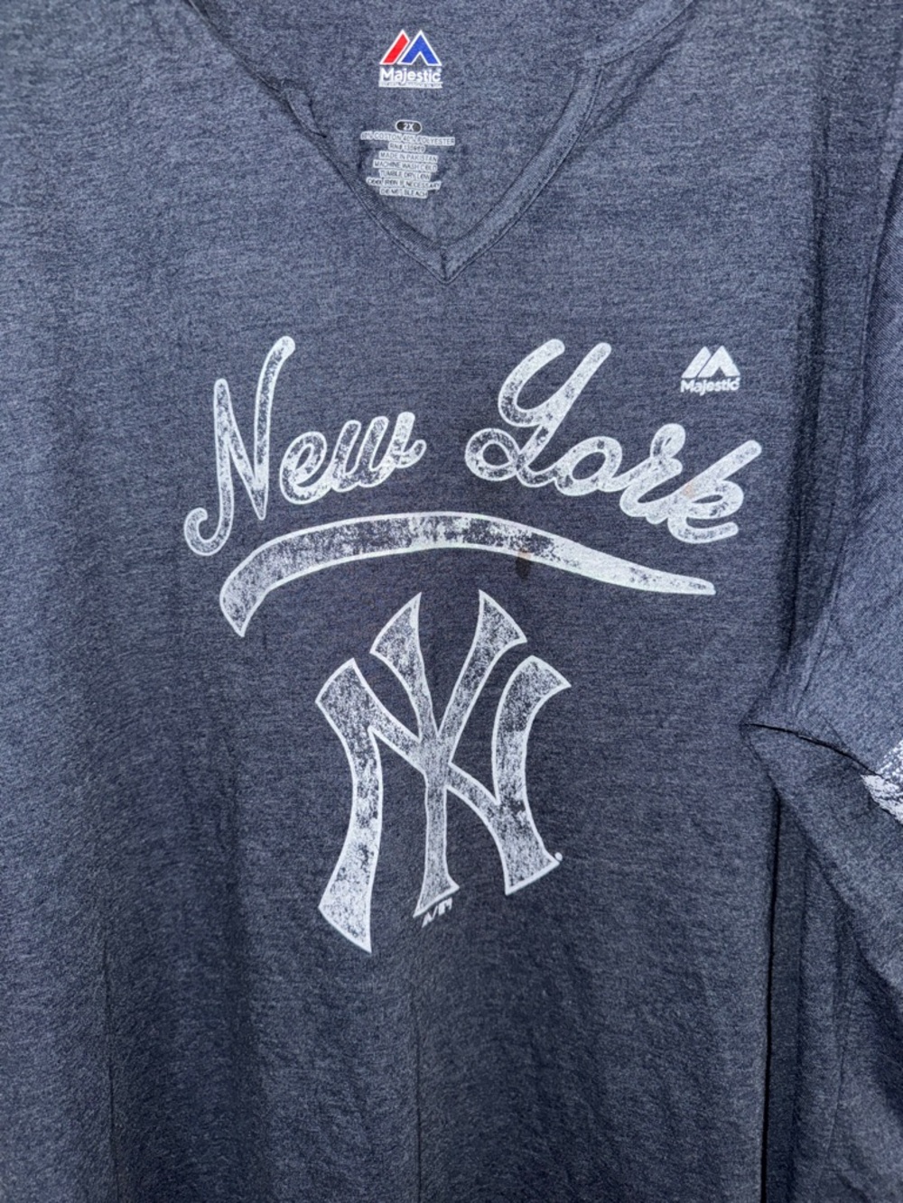 Women's Majestic New York Yankees V-Neck Graphic T-Shirt - Size XL Navy Blue - Picture 3 of 7